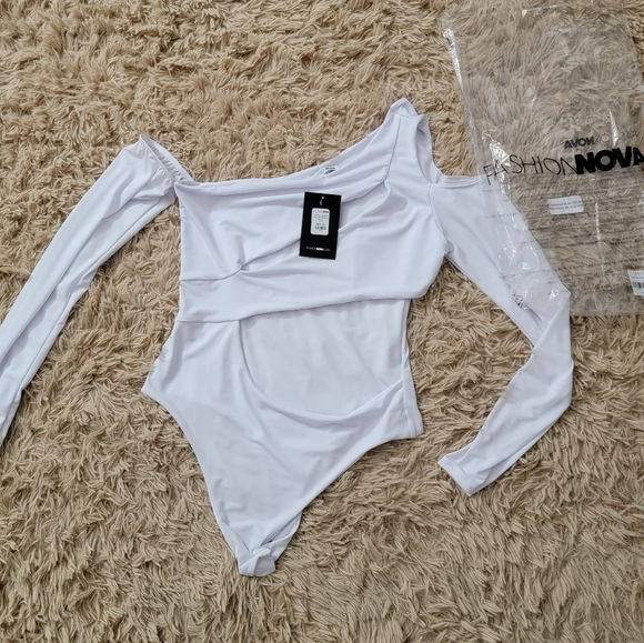 Cutting Close Off Shoulder Bodysuit - White - Picture 5 of 6